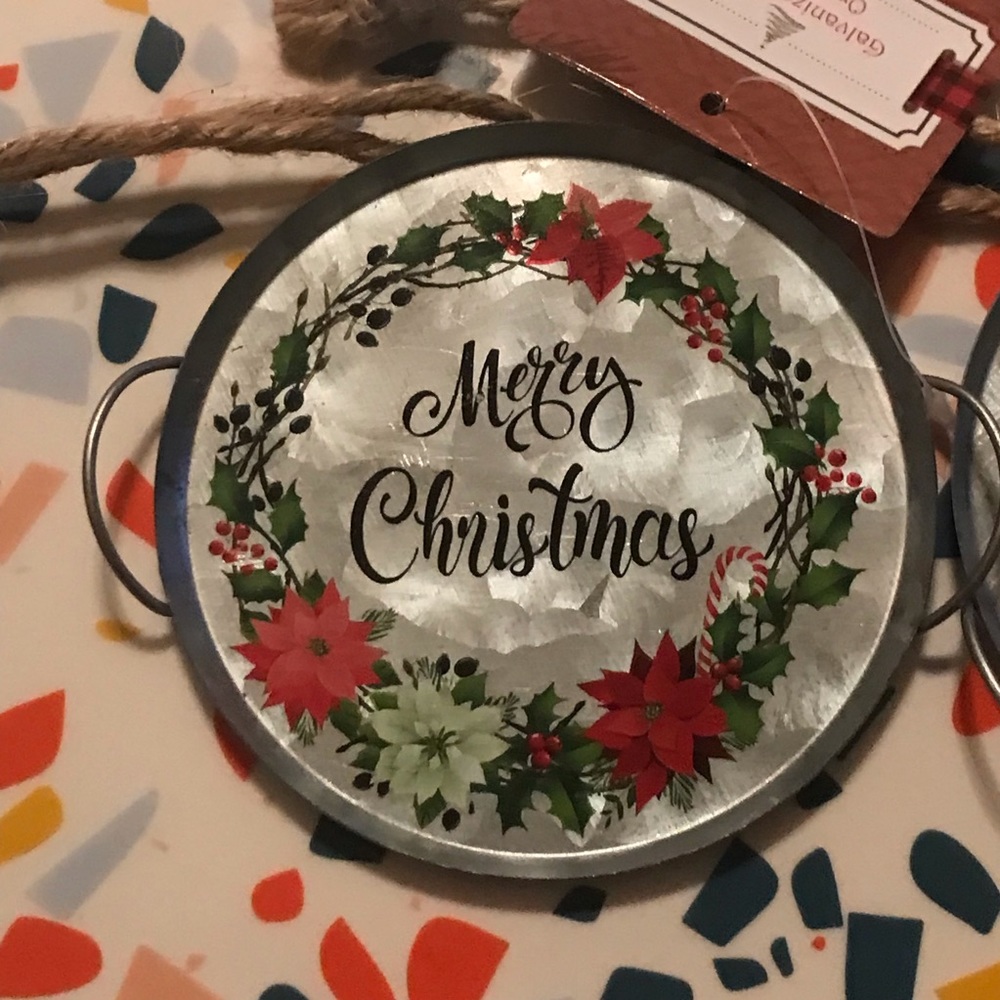 New Galvanized Tray Ornaments:vMerry Christmas Wreath
